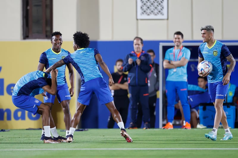 El defensa de la selección de fútbol de Ecuador Piero Hincapié  en el entrenamiento de este lunes en Doha (Catar)