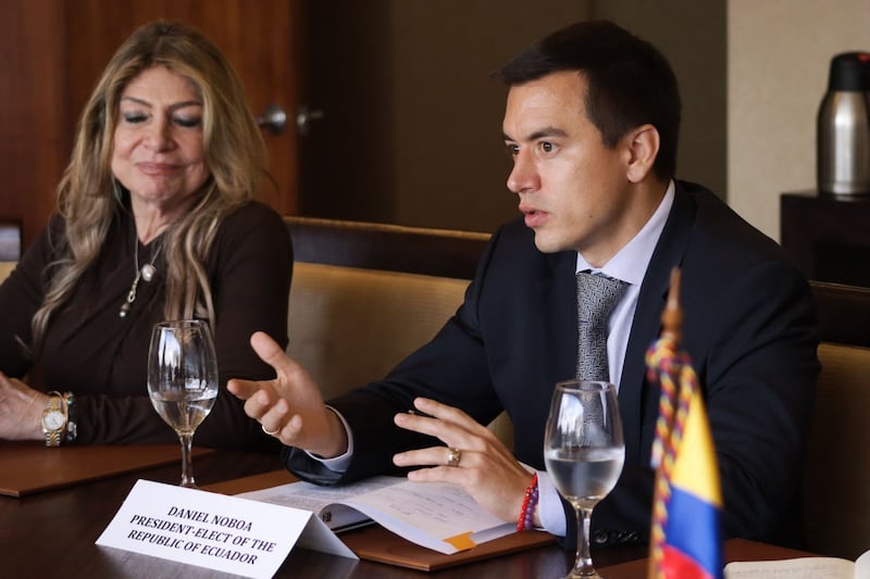 Presidente electo Daniel Noboa se reúne en Quito con representantes de la Usaid