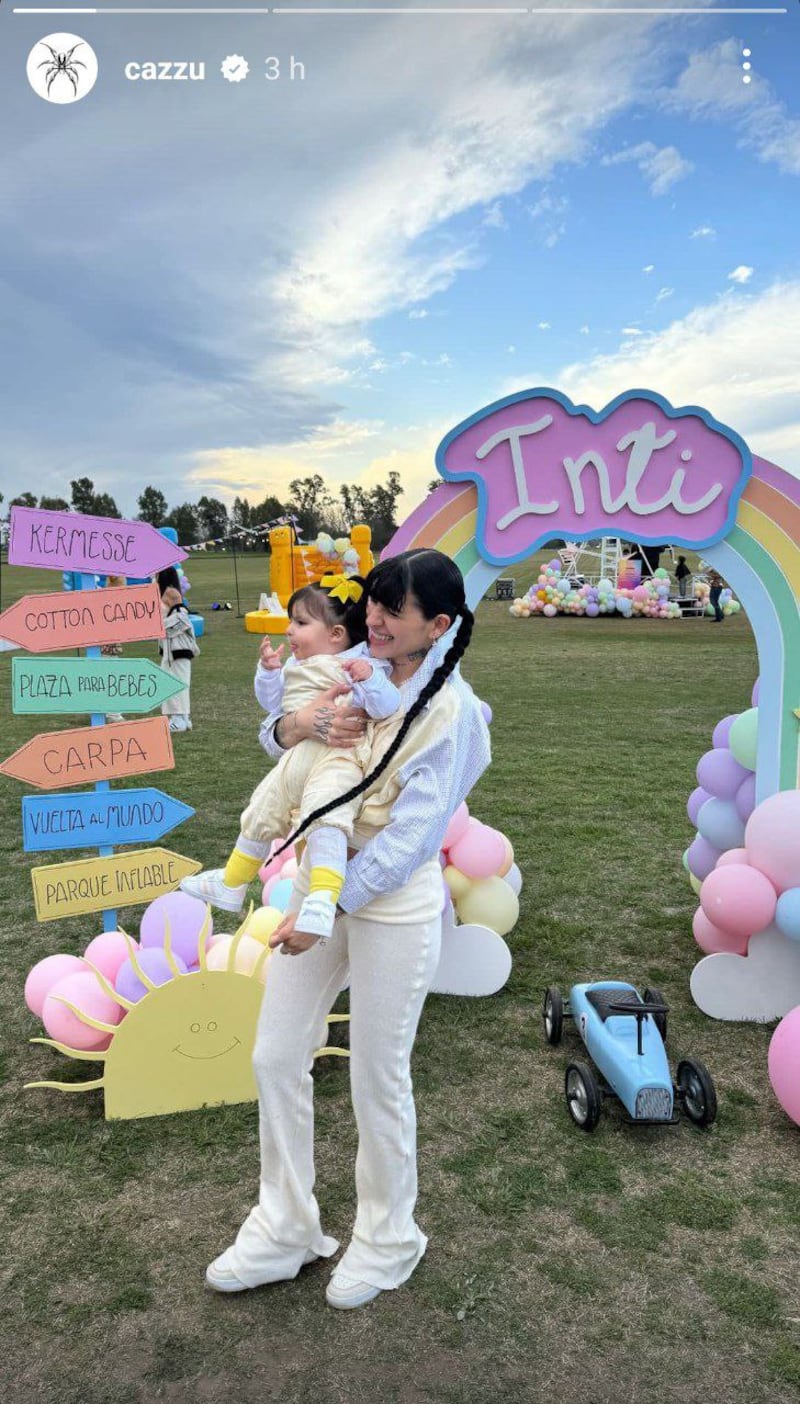 Cazzu celebró el primer año de Inti |