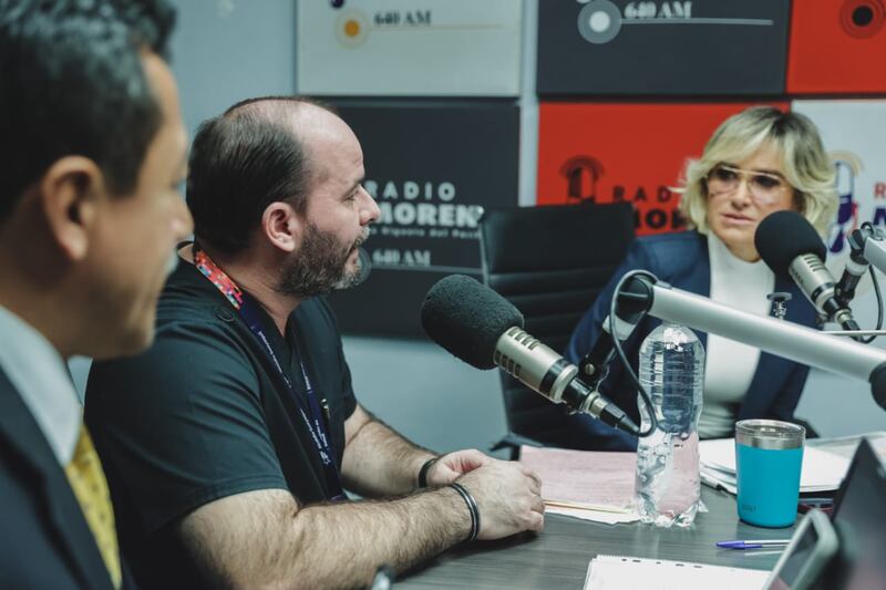 Carlos Salvador, director de Salud, también participó del conversatorio radial.