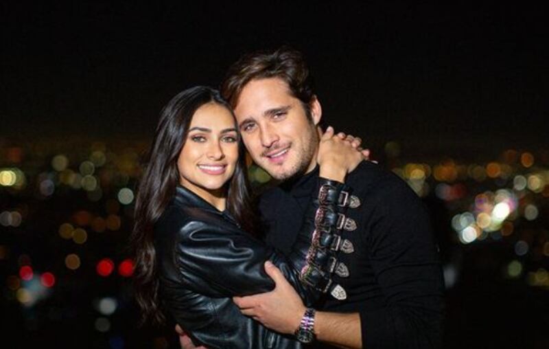 Diego Boneta y Renata Notni