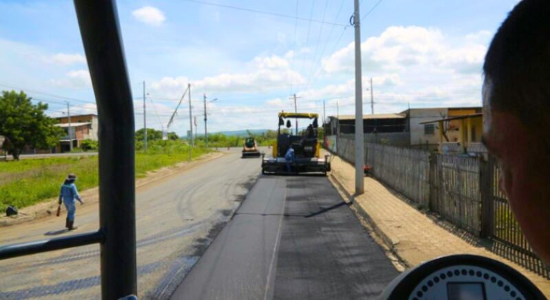 El contrato GAD Rocafuerte y Manabí Vial, establece también el bacheo de otras calles como Atahualpa y Olmedo y, concluye, a mediados de mayo.