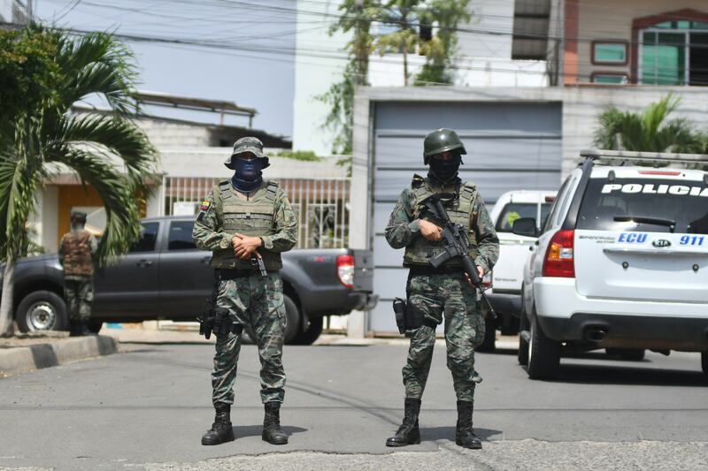 Allanamiento en el barrio San Agustín, de Manta, donde está la casa de alias Fito