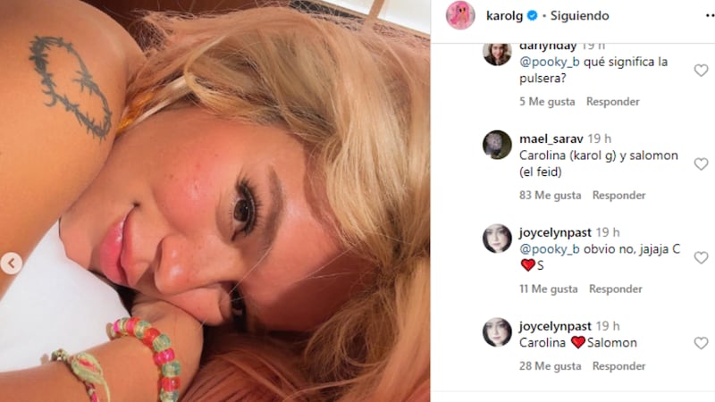 Karol G luce pulsera que le regaló Feid, que simboliza su amor, y sus fans reaccionaron.