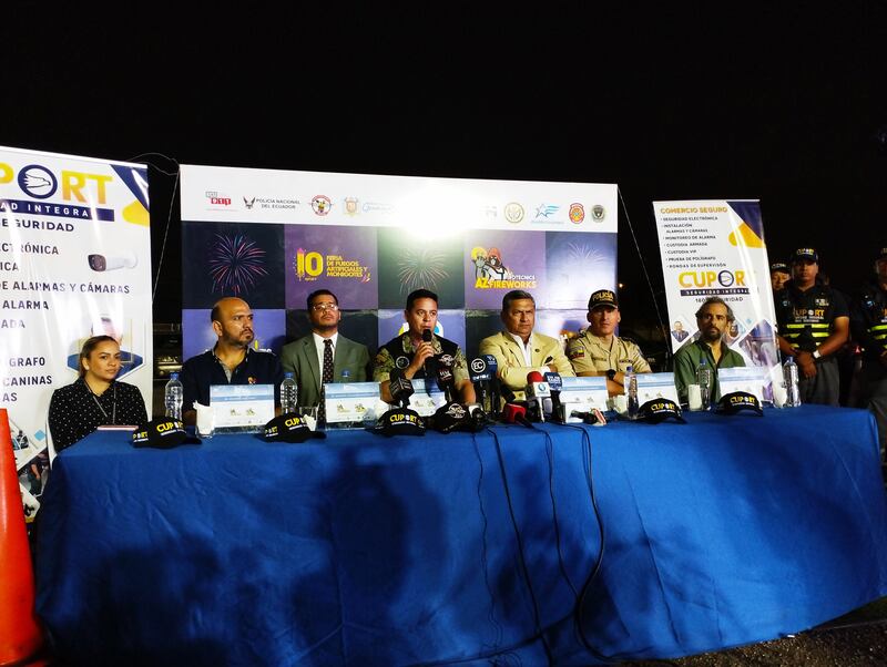 Autoridades de las Fuerzas Armadas, Policía Nacional y representantes de las empresas Pirotecnics AZ Fireworks e Hispaniworld, anunciaron el festival.