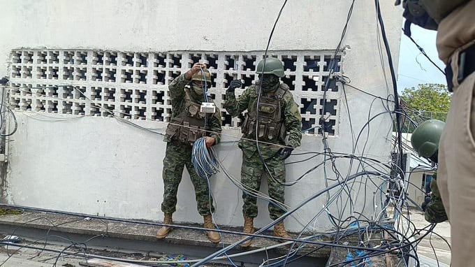 Cárcel de Machala: Varios metros de cables de conexión a internet fueron retirados por las FF.AA