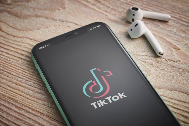 TikTok elimina los filtros de belleza para menores de edad