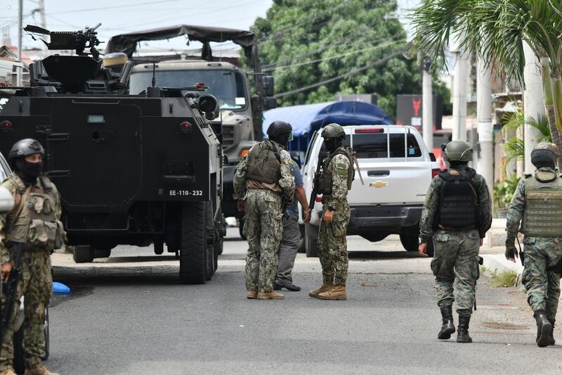 Allanamiento en el barrio San Agustín, de Manta, donde está la casa de alias Fito