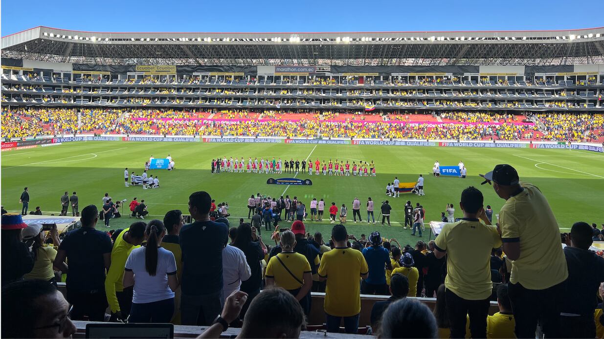 Ambiente en el partido Ecuador vs. Uruguay