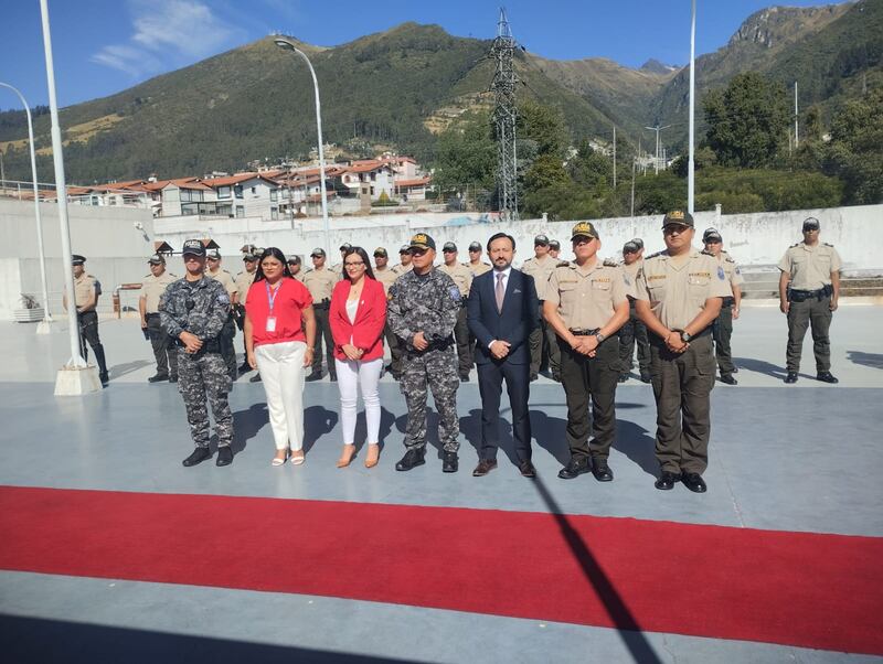 Servidores policiales del Distrito Eugenio Espejo son condecorados.