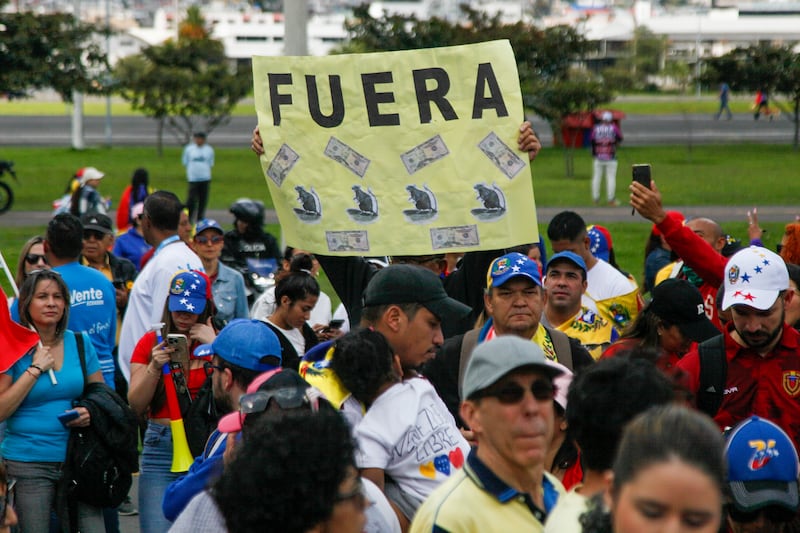 La comunidad venezolana afincada en Quito (Ecuador) se reunió con "ilusión, esperanza y mucha fortaleza" para apoyar una posible toma de posesión del líder opositor Edmundo González Urrutia como presidente de Venezuela y rechazar al actual dirigente del país, Nicolás Maduro.