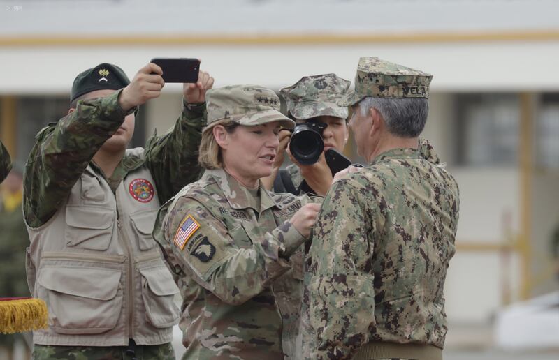 En el Fuerte Militar Huancavilca, se realizó la ceremonia de entrega donación de equipos de seguridad a las Fuerzas Armadas