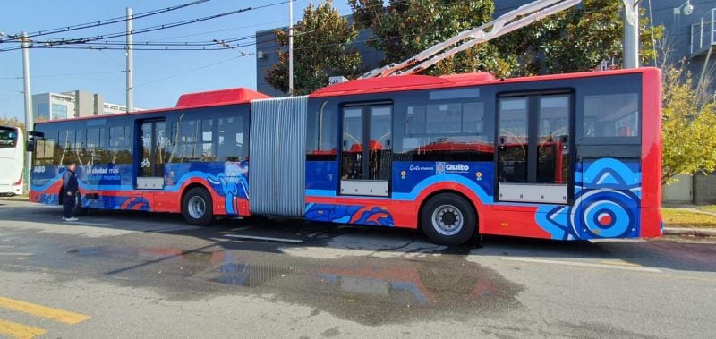 Uno de los trolebuses eléctricos que llegará a Quito. Imagen: Quito Informa