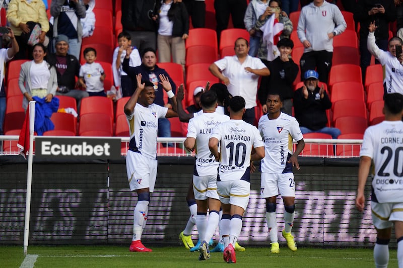 Michael Estrada festeja su gol con Liga de Quito ante Orense