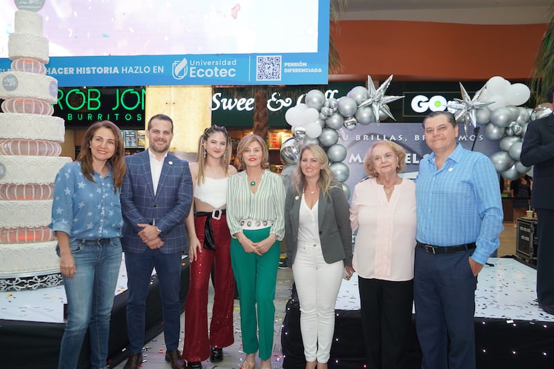 Directivos y principales de Mall del Sol se unieron al festejo por los 25 años del centro comercial.