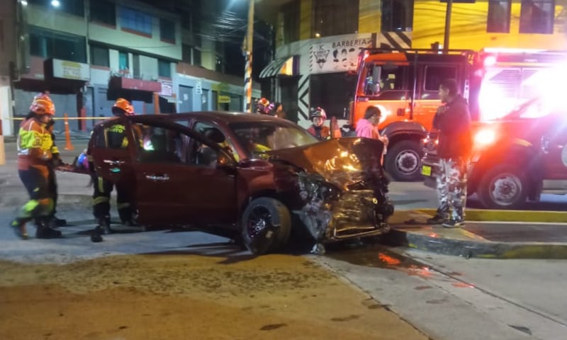 Choque entre camión y un automóvil dejó varios heridos en el sur de Quito