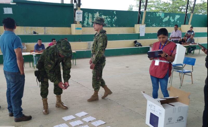 CNE confirmó que se detuvo a un ciudadano en estado etílico con papeletas rayadas a favor de una candidatura.