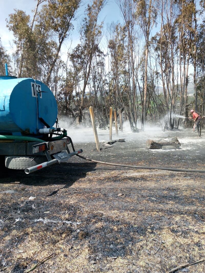 Ayuda de la comunidad en los incendios de Tumbaco