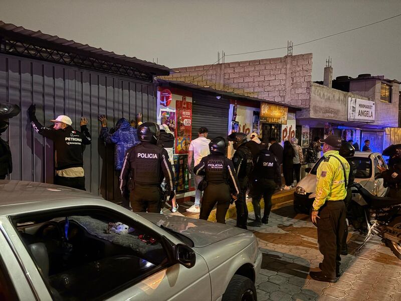 Operativos de control en el Distrito de Policía Manuela Sáenz.