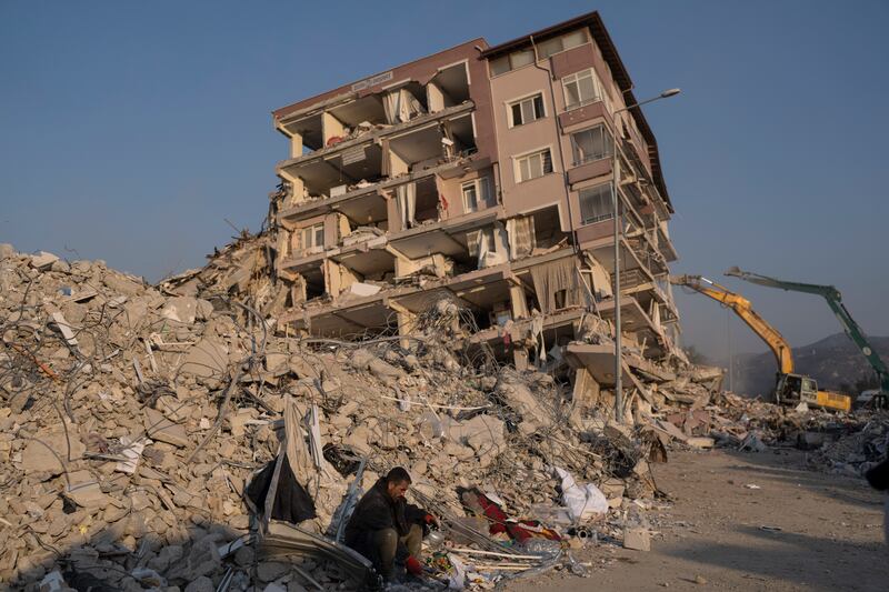 Turquía registra casi 4000 réplicas del sismo y más de 50 mil edificios con daños estructurales