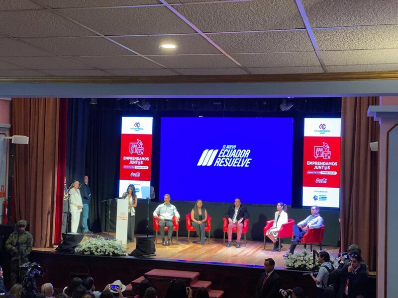 Coca-Cola Ecuador y Arca Continental Ecuador presentaron el programa “Emprendamos Junt@s, Capacitación para Tu Primer Empleo”.