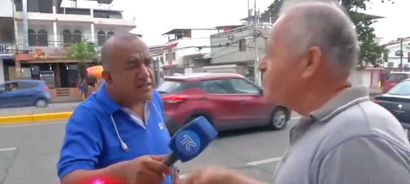 ¡Todos son vagos! Ciudadano le dijo "vago" a José Delgado en plena transmisión y así reaccionó el periodista