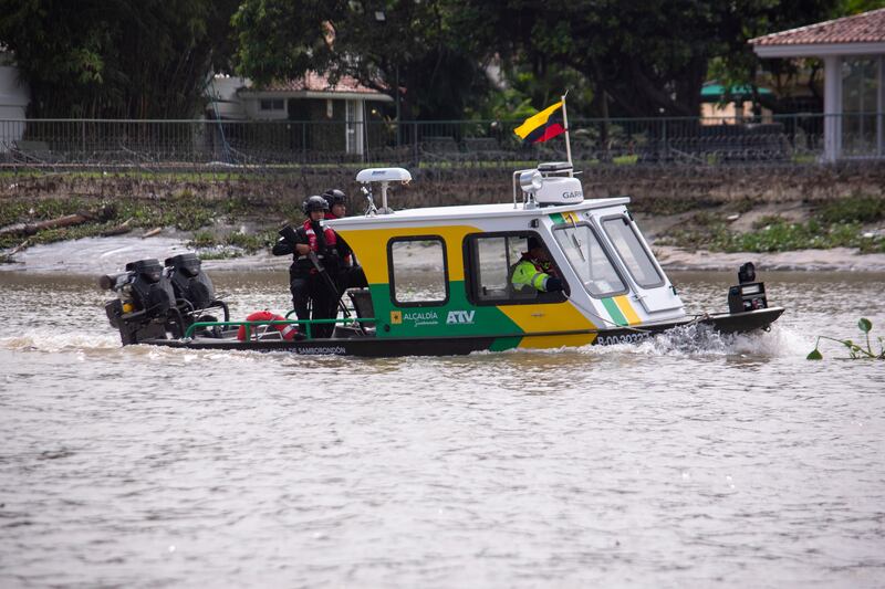 Patrullaje en botes todoterreno en Samborondón