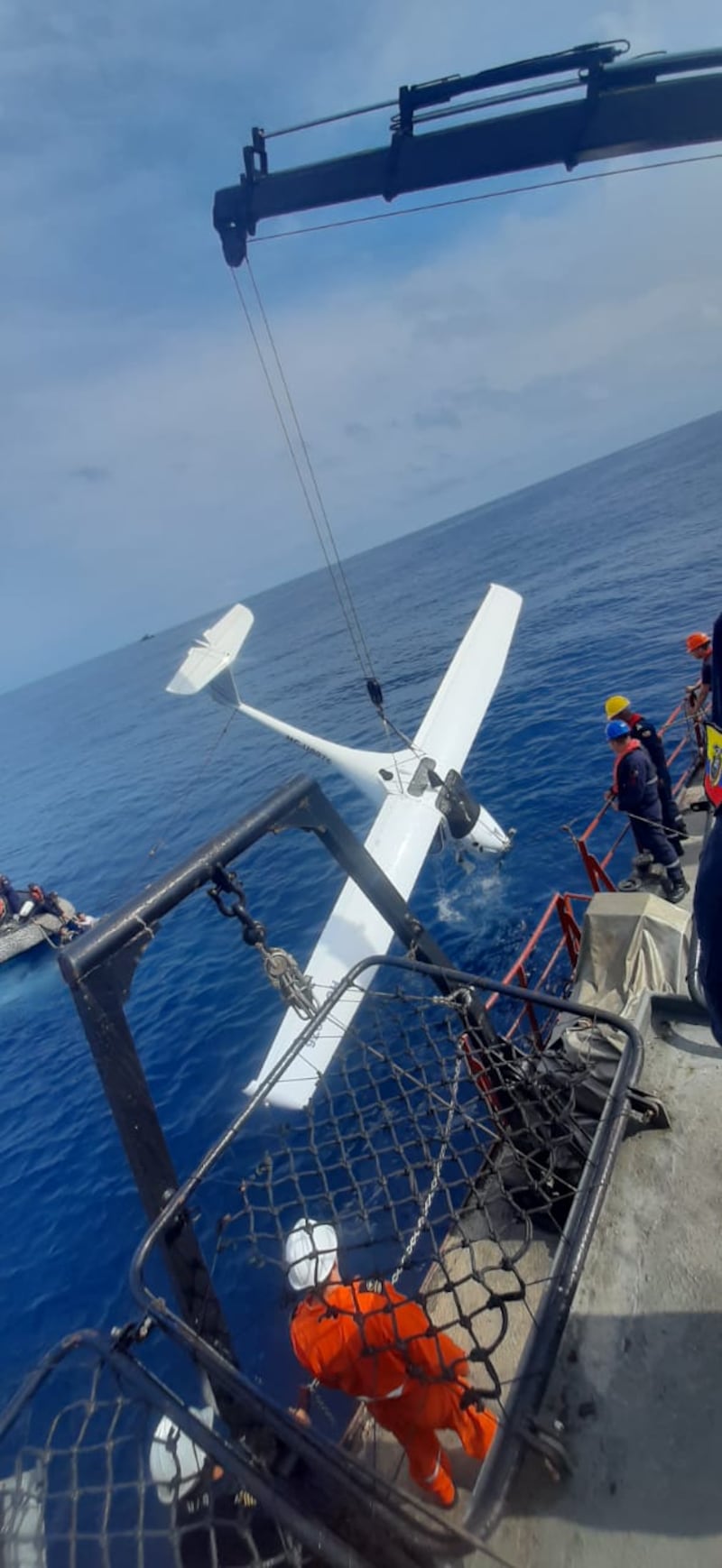 Así fue el rescate de la avioneta que desapareció del radar en Galápagos