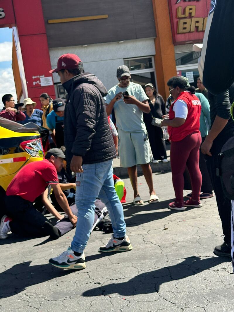 Agente de tránsito fue afectado por un taxista en Quito