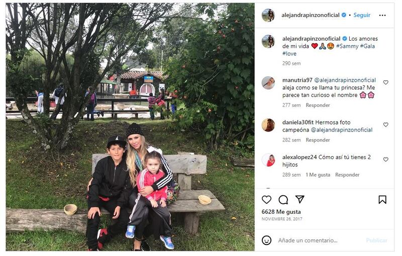 Alejandra Pinzón junto a sus hijos, Ian y Gala