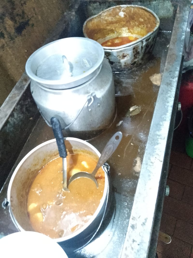 Clausuran restaurante en Quito que tenía ollas oxidadas, cocina y estufas corroídas
