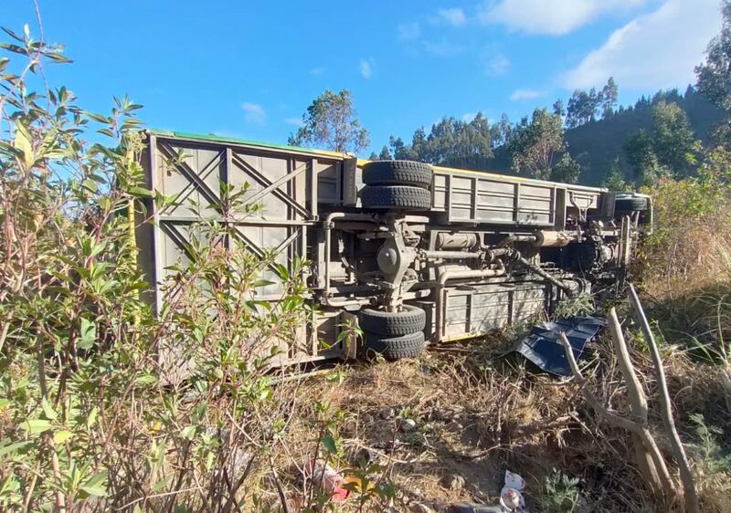 Aumenta número de fallecidos en accidente de bus en la vía Pifo- Papallacta.