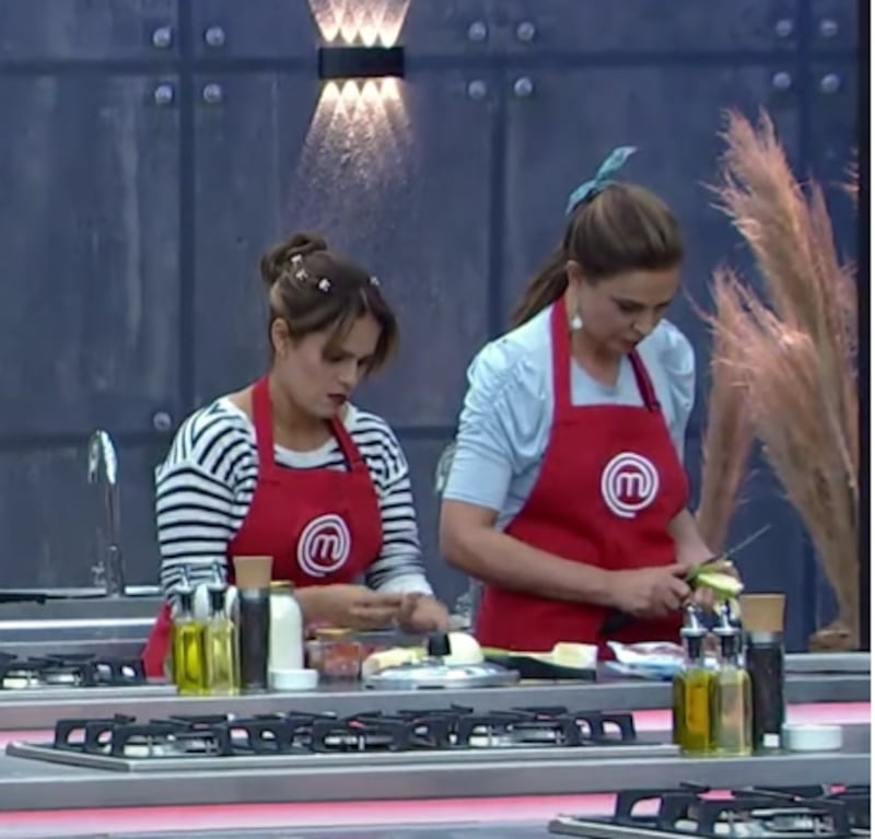 MasterChef Celebrity Ecuador: Captaron a una celebrity pelando mal un verde