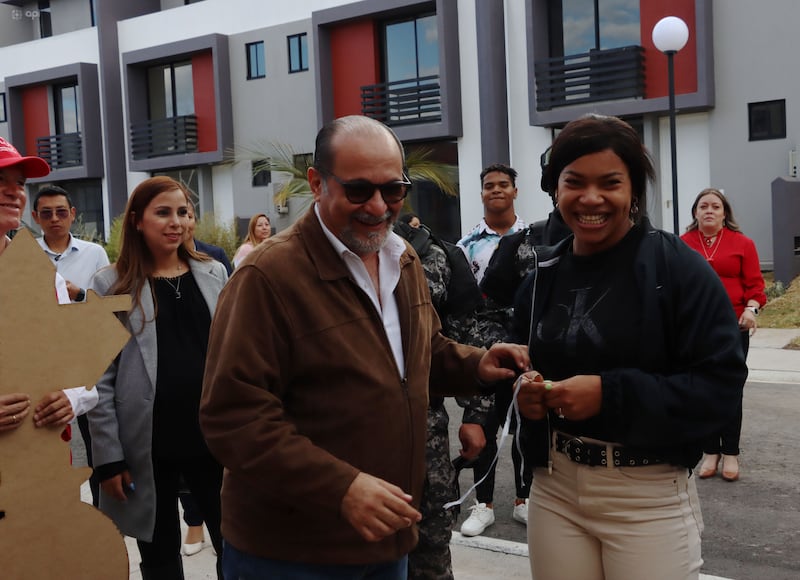 Entrega de casas a Neisi Dajomes y Angie Palacios, medallistas Olímpicas, en el sector de Conocoto