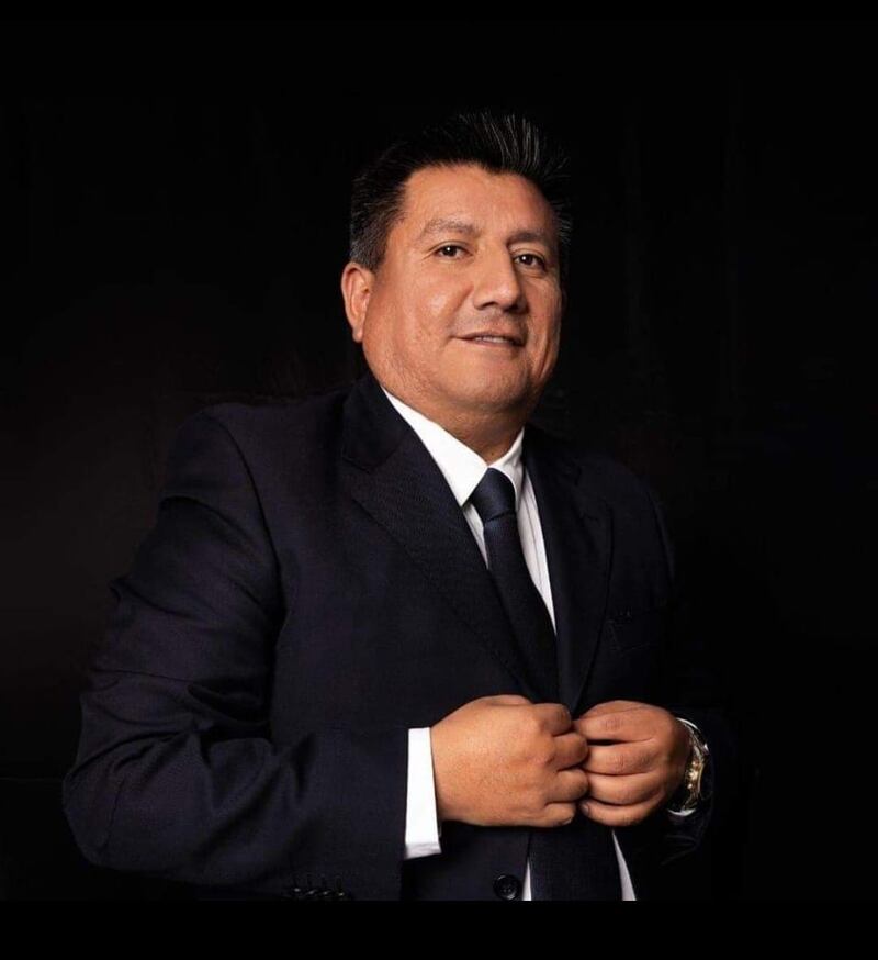 Dr. Carlos Yánez. .