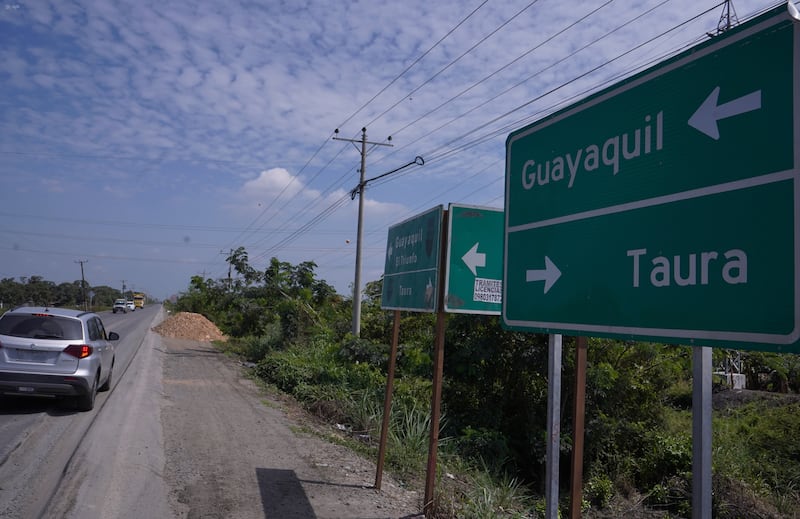 Taura, martes 24 de diciembre del 2024
Ingreso a la parroquia Taura en la vía Durán-Tambo, localidad dónde según Luis Arroyo, padre de 2 menores, los militares habrían dejados abandonados a los 4 menores, ahora desaparecidos