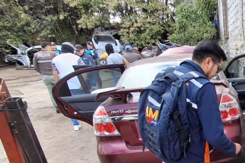 Hallaron carros denunciados como robados en el Camal Metropolitano, en Quito