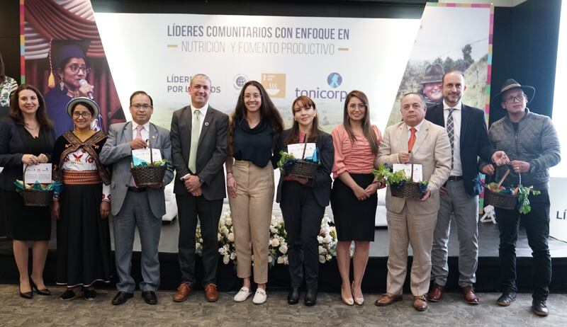 Entrega de reconocimientos a los diferentes aliados estratégicos en el evento.