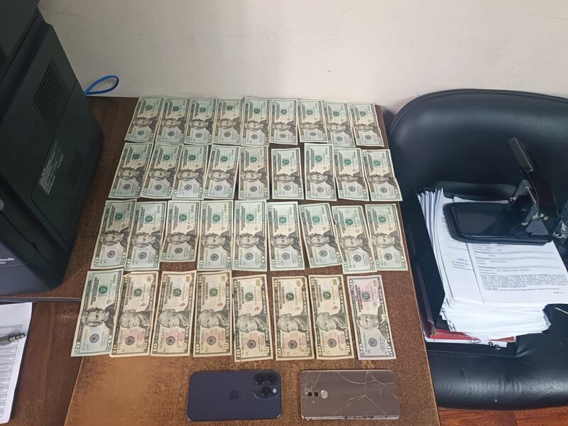 Así fue cómo sujetos le robaron el iPhone y USD 600 a una mujer en el sur de Quito