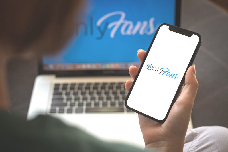 Una modelo de OnlyFans reveló cuánto gana en la app, sin tener la fama de otras influencers.