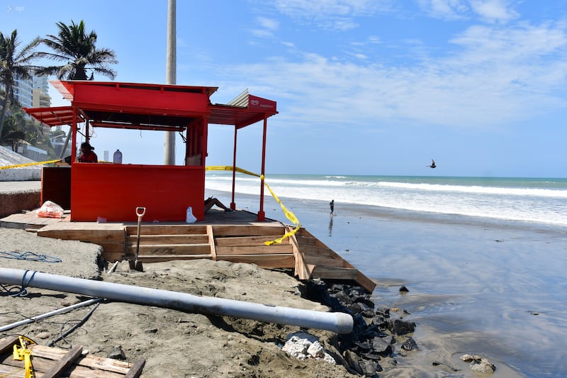 Fuerte oleaje golpeó  las costas de Manabí.