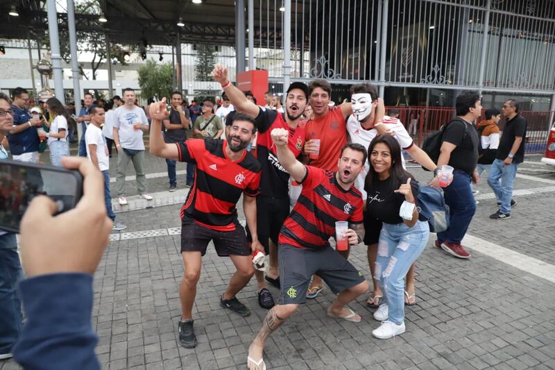 Hinchas del 'Fla' recorren espacios de Guayaquil.