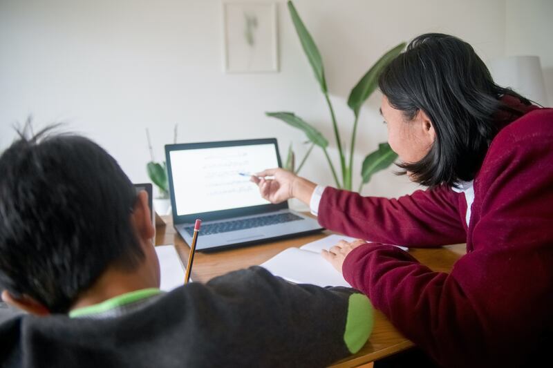 El sitio web no solo se enfoca en preparar a sus estudiantes en temas básicos, pues agrega un plus enfocado en el ámbito de los negocios.