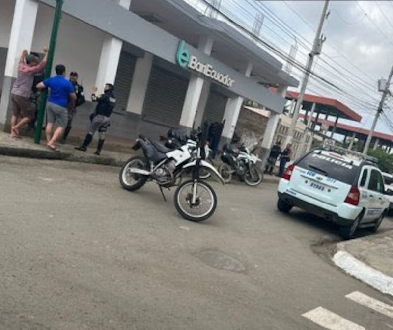 Robo en entidad bancaria de Manabí