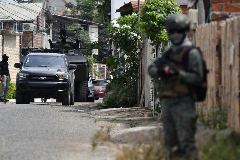 Allanamiento en el barrio San Agustín, de Manta, donde está la casa de alias Fito