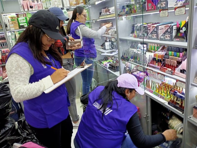 Más de 60 mil cosméticos irregulares fueron decomisados por Arcsa en Quito