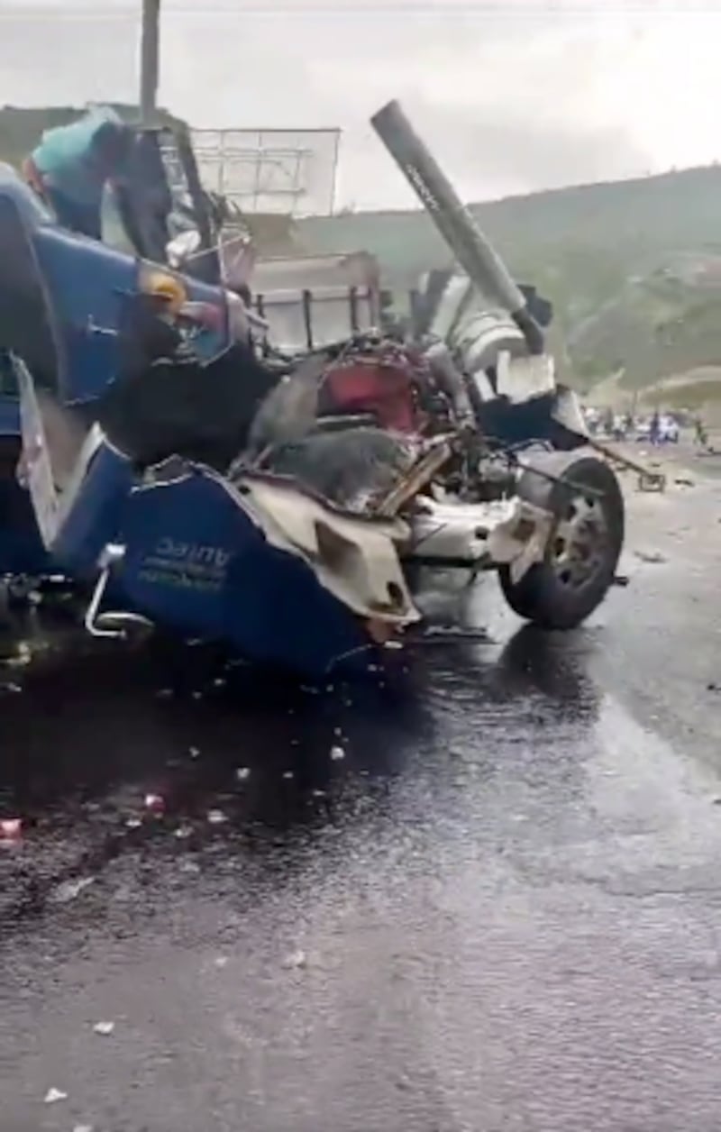 Tráiler se partió por la mitad en la vía a Guayllabamba