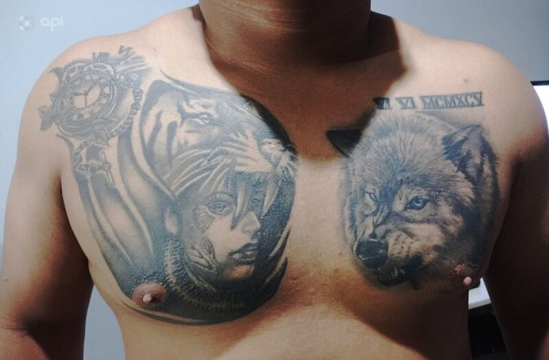 Tatuajes de leones, tigres águilas y coronas se han vuelto un estigma para muchos, motivo por el cual, los están cubriendo con otros tatuajes.