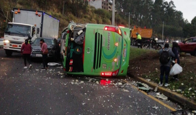 Accidente de tránsito múltiple en la avenida Simón Bolívar