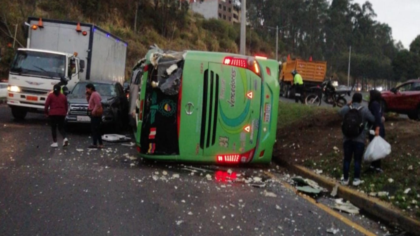 Accidente de tránsito múltiple en la avenida Simón Bolívar